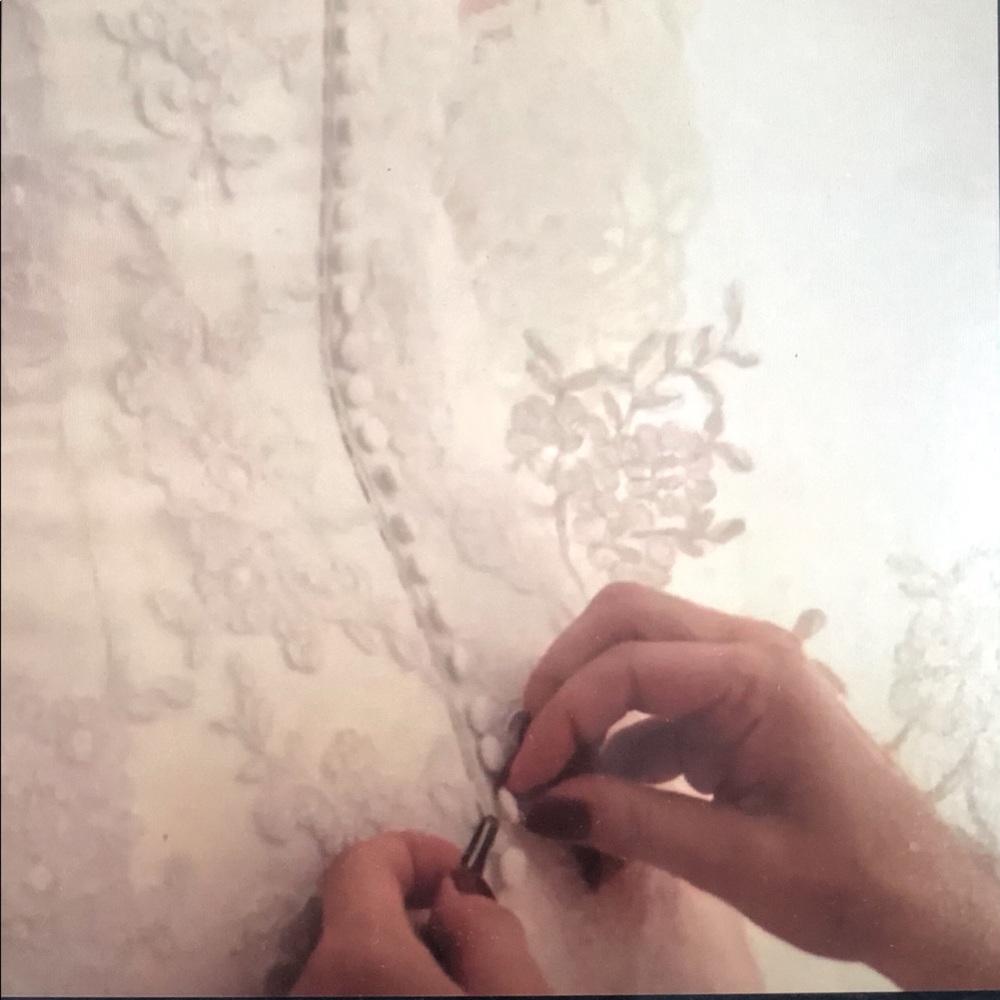 Romantic white lace wedding dress. EUC